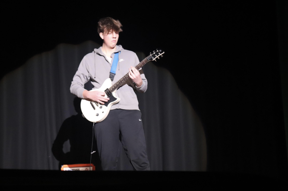 Joey DiGirolamo (‘25) performing a medley of recognizable and famous tunes on the guitar. 